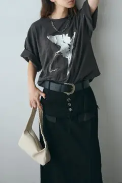 ESICA　ニュアンス箔プリントTシャツ　Tシャツ　エシカ　箔　ニュアンス