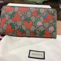 GUCCI ストロベリー柄 長財布
