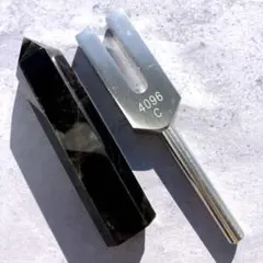 【特大！虹入り！最強浄化】クリスタルチューナー　音叉　天然石　モリオン　ポイント