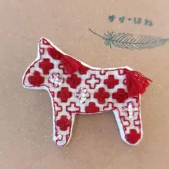 ダーラナホースの刺繍ブローチ 馬 2026 午