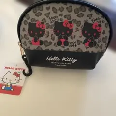 新品⭐️ サンリオ　ハローキティ　ヒョウ柄　ポーチ　ブラック　ピンク