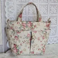 ハンドメイド　薔薇柄トートバッグ　入口ファスナー　ポケットいっぱい　Dかん底板付