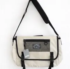 新品 韓国 メッセンジャーバッグ A4収納 通学 通勤 男女兼用 ベージュ