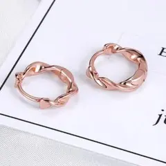 ピアス ツイスト フープ アクセサリー ステンレス 韓国 新品 ピンクゴールド