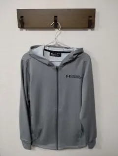 美品アンダーアーマーUNDER ARMOURパーカーサイズ:MD/1371925