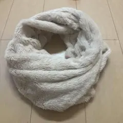 今週捨てます 美品フェイクファーティペット NBBアイボリー スヌード マフラー
