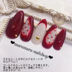 ネイルチップ オーダー 赤 ハートホログラムとスタッズデザイン