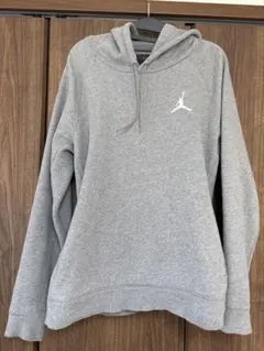 アメリカ　NIKE 直営店　エア ジョーダン プルオーバーパーカー　グレー(M)