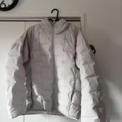 ユニクロ白ダウンジャケット