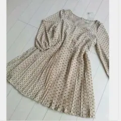 【新品未使用】アースミュージック★プリーツひざ丈ワンピース♪ベージュ♪Sサイズ