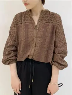 スピックアンドスパン　ブラウン刺繍ブラウスのサムネイル