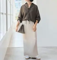 ​美品 スピックアンドスパン 裾ドロスト長袖シャツ ブラウス ブラウン 茶のサムネイル