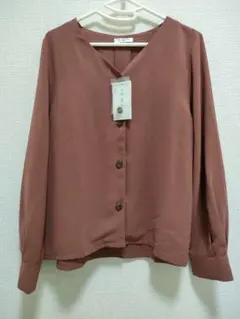 新品タグ付き！ピンクブラウン Vネック 長袖シャツ ボタン付き