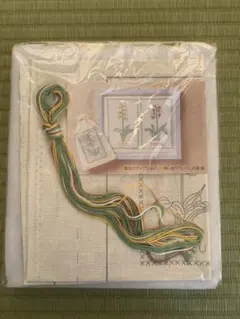 フェリシモ　草花のディクショナリー刺繍フレーム(コウズ・ジエビネ)