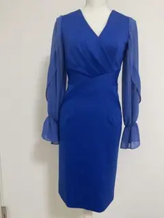 GOLDIE・H青いVネックタイトドレス