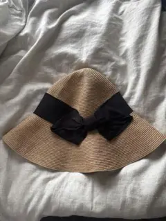 override ベージュのフラワーハット 黒リボン付き