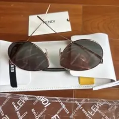 FENDI フェンディ サングラス FF0368/S ケース・保存袋付き 美品のサムネイル