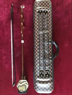 半額・二胡★新中古★花梨木・錦蛇本皮★必需品セット★十年保証★初心者・中級者向けのサムネイル