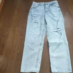 ダメージ加工ライトブルーデニム