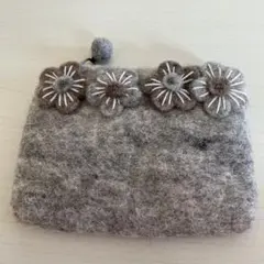 フェルト　花ポーチ