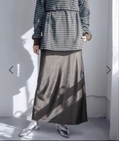 ローリーズファーム　シワサテンナロースカート　グレー