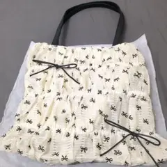 黒リボン付きバッグ クリーム ベージュ かわいい