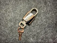 LOUIS VUITTON ヴィトン南京錠 パドロック 鍵 2本のサムネイル