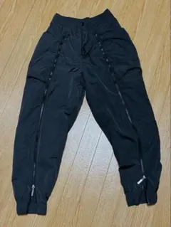 人気モデル アディダス オリジナルス ジップ カーゴパンツ ブラックHF7425