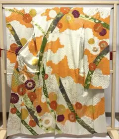 B 鶴模様 金駒刺繍 金彩 白地 正絹 振袖 袷 着物 K175 B 鶴模様 金駒刺繍 金彩 白地 正絹 振袖 袷 着物 K175 - メルカリ