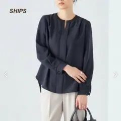 24SS シップス　パイピングデザインVネックブラウス　スキッパー　紺　洗える