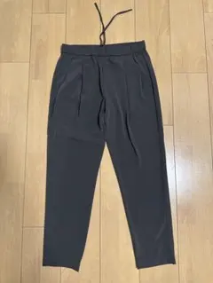 UNIQLO Mサイズ テーパードカジュアルパンツ