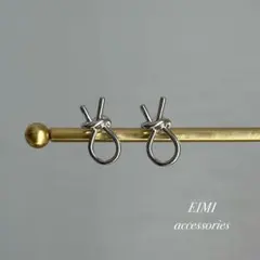 結びリボン（シルバー）サージカルステンレスピアス