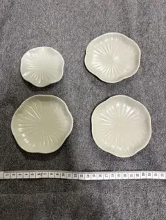 菊花型 小皿 4枚セット ジェンガラ　ケラミック　グレーのサムネイル
