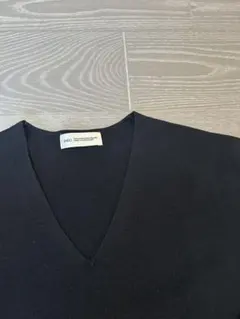 黒のVネック　10分丈