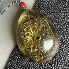 アンバー色 ペンダント 太陽花モチーフ お守りネックレス アンティーク風 民族