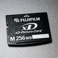 Fujifilm FinePix F10　XDピクチャーカード付　起動確認済み Fujifilm FinePix F10レビュー｜高感度革命を起こした伝説？の