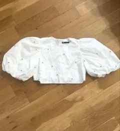 【美品】ZARA パフスリーブ　小花　刺繍ブラウス