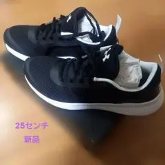 UNDER ARMOUR スニーカー ブラック ホワイト　1週間限定お値下げ