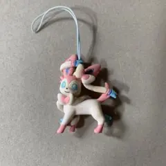 ポケモン　フィギュアストラップ　ニンフィア　ポケットモンスター