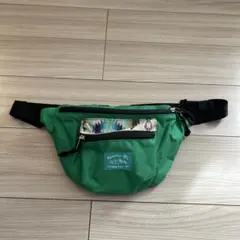 美品　ItiTicaca 緑　ボディバッグ
