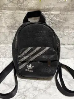 【美品】adidas ブラック グリッター　ミニバッグパック　リュックのサムネイル