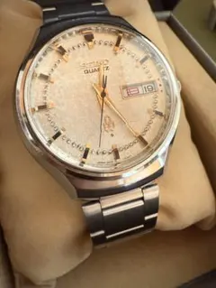 SEIKO 腕時計 38クォーツ　アンティーク　変わり文字盤　昭和レトロ　新年