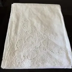 フランスアンティークஐ⋆*ホワイト刺繍とスカラップテーブルクロス フランスアンティークஐ⋆*ホワイト刺繍とスカラップテーブルクロス