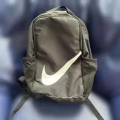 美品だけど訳アリNike ナイキ　ジュニアリュックのサムネイル