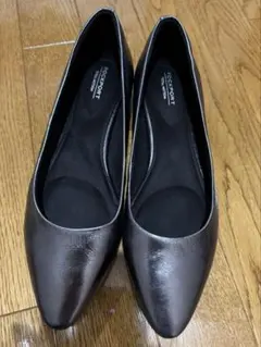 【美品】ロックポート　Comfort ダークシルバーポインテッドトゥパンプスのサムネイル