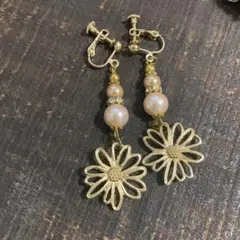 花モチーフ ゴールド パール イヤリング
