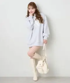 ライトグレー キルティングロゴ刺繍 オーバーサイズパーカー　ナイスクラップ