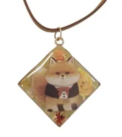 キツネ✨大きくてふっくら・ハンドメイドレジンネックレス　狐レジン　キツネ