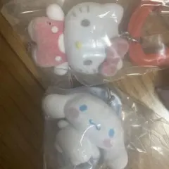ハローキティ　シナモンロール　サンリオ カラフルカラビナマスコットチャーム