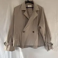ベージュ ダブルブレスト ショートジャケット